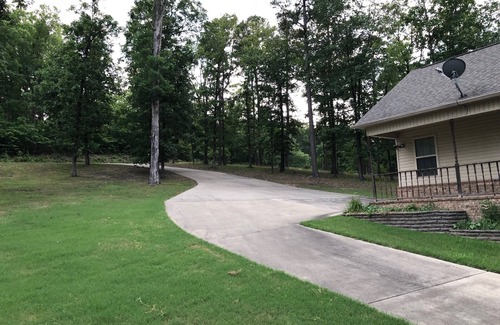 Mid America House | Royal Cottage on Lake Hamilton with Boat Ramp, WI-FI
