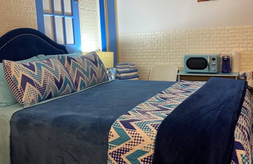 Crown Heights Apartment | Royal Crown (Heights) suite on the Parkway, near MTA trains & buses
