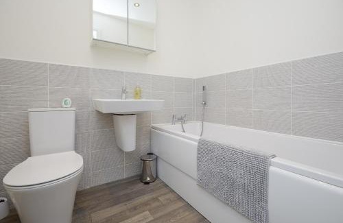 Derby Apartment | Royal Derby Hospital 3 bed Town House