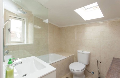 Sao Bento Apartment | Royal Garden: Principe Real, 3rd floor, 2CH/2SDB, wifi, Clim, quiet