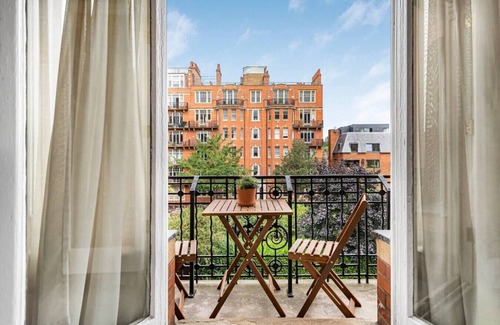 Holland Park Apartment | Royal Holland Park - Central AC & Elevator
