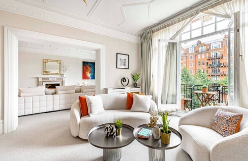 Holland Park Apartment | Royal Holland Park - Central AC & Elevator
