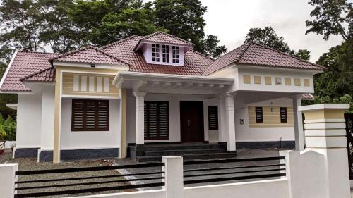 Kuravilangad House | Royal Home