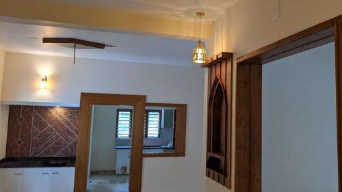 Kuravilangad House | Royal Home