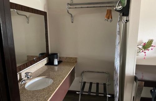 Mountain Grove Hotel | Royal Inn & Suites