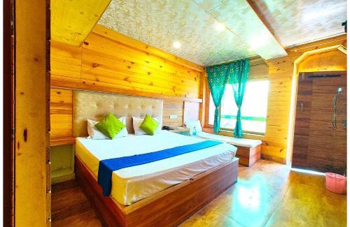 Nainital Hotel | Royal Lakefront Palace PRIME LOCATION NAINITAL HOTEL VINAYAK LAKE VIEW MALL ROAD With #Free Wifi #Balcony #Room Service #Luxury And Spacious Room - A Top Rated Hotel