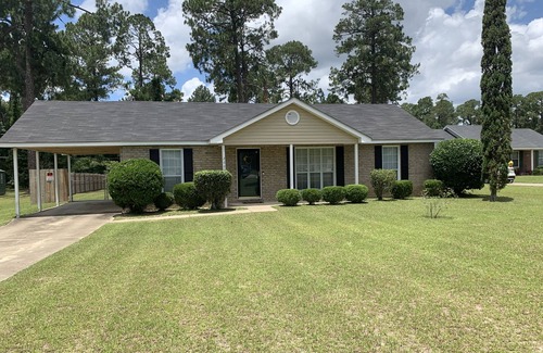 Albany House | Royal Living 2 Min. from ABY Airport in S/Ga