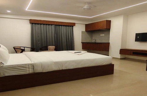 Thousand Lights Hotel | Royal Luxe Business Class Hotel
