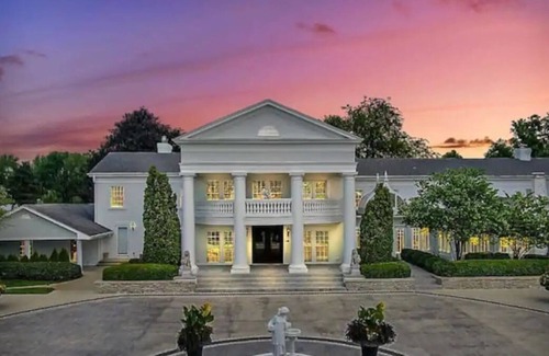 St. Charles House | Royal Mansion and gorgeous Venue on the Fox River