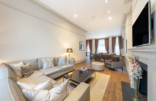 Westminster House | Royal Mayfair Mansion: Luxurious 7-Bedroom villa