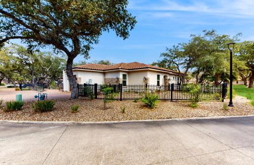 Fulton House | Royal Oaks Retreat