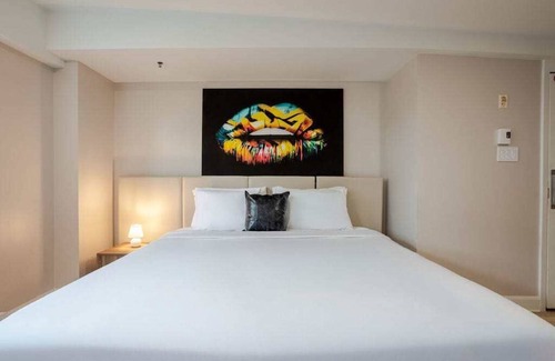 Gay Village Hotel | Royal Pair – Downtown MTL Stay