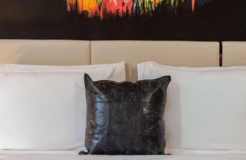 Gay Village Hotel | Royal Pair – Downtown MTL Stay