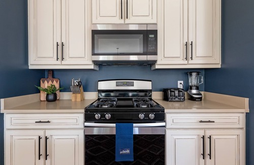North Charleston House | Royal Palm: Luxurious Living