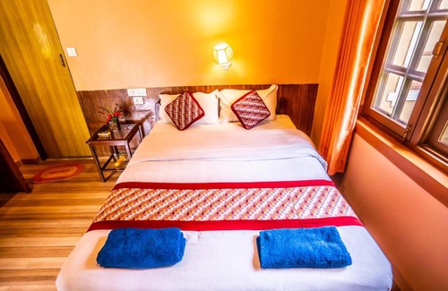 Sauraha Hotel | Royal Park Hotel