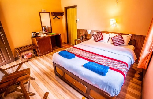 Sauraha Hotel | Royal Park Hotel