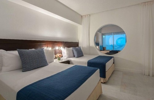 Marina Mazatlan Hotel | Royal Park Original 1BR Condo with Pool and Gym