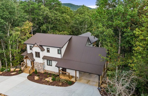 East Ellijay House | Royal Retreat - Brand New, Luxury, Mountain View, 4 Bedrooms, All En Suites!
