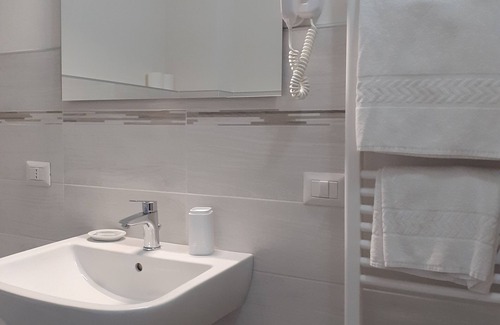 San Faustino-Madonnina-Quattroville House | Royal Room & Breakfast