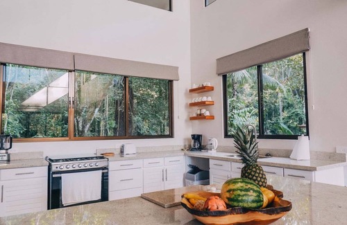 Dominicalito House | Royal Sabitha, Private Luxury Jungle Oasis w/pool & yoga deck! 5min from Surf! Dominical