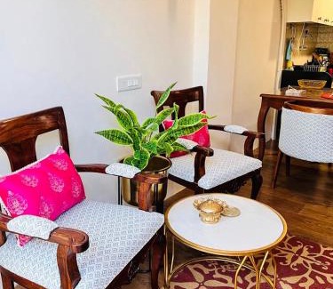 C-Scheme Bed & Breakfast | Royal Saket