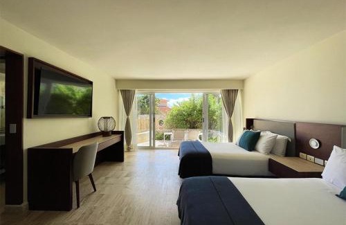 Punta Cancun Hotel | Royal Select at Grand Park Royal Cancún - All Inclusive - Adults Only