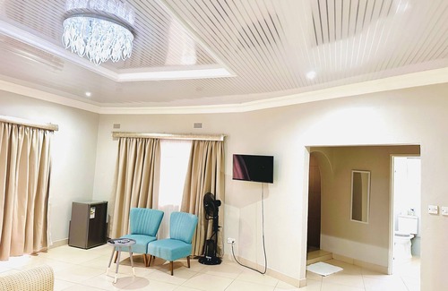 Bulawayo Apartment | Royal suite - en-suite bathroom (Bed Only)