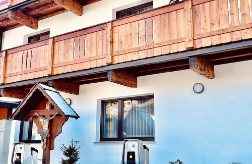 Fuegen Ski Chalet | Royal Swan Apartments, Tyrol