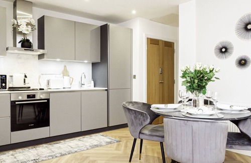 Windsor Apartment | Royal Windsor Suite - Luxury design - Central location - 6 min walk to Castle