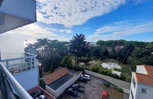Royan Apartment | Royan Parc - APARTMENT - residence LA GRANDE HUNE - a little view of the sea