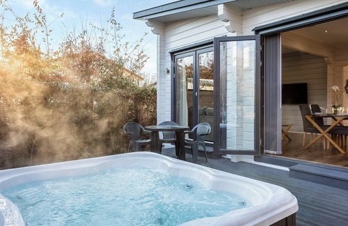 Harlow Apartment | Roydon Two Bedroom Lodge with Hot Tub