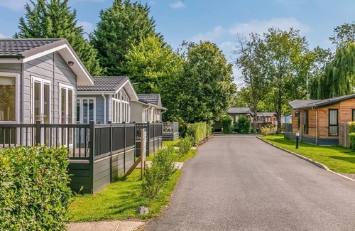 Harlow Apartment | Roydon Two Bedroom Lodge with Hot Tub