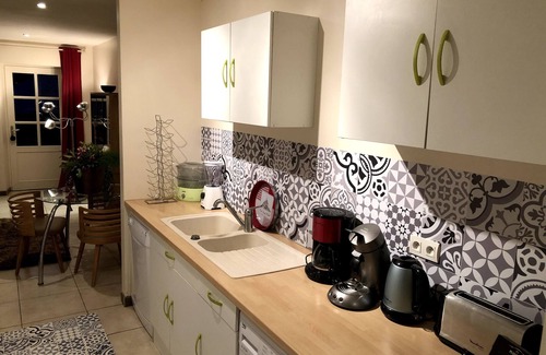 Quintin House | Roz Maria Cottage – Spacious, Modern, and Private Park, 20 Minutes from the Sea