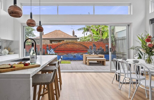 Rozelle House | Rozelle Retreat by the Bay Run