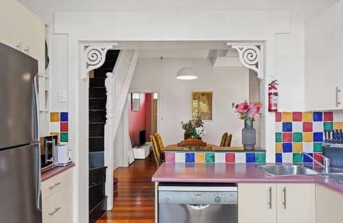 Rozelle House | Rozelle Terrace Heritage Charm near the Foreshore