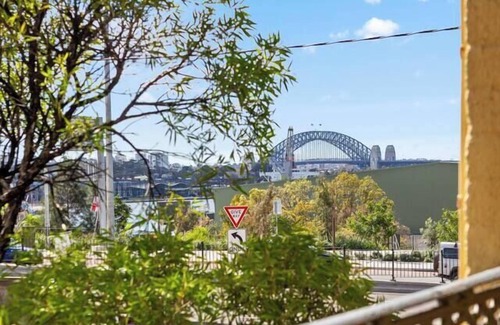 Rozelle House | Rozelle Terrace Heritage Charm near the Foreshore