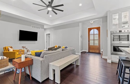 Stanton House | RRG Arch Fun House - Theatre, Game Room, Hot Tub & Views