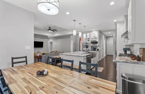 Stanton House | RRG Arch Fun House - Theatre, Game Room, Hot Tub & Views