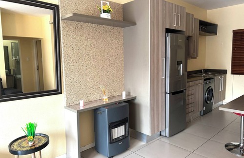 Greater Johannesburg Metropolitan Area Apartment | Rs Cozy home at the Atrium