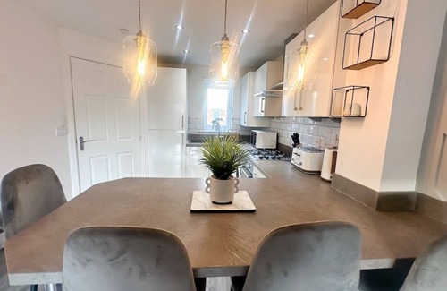 Hartlepool House | Ruby Place by Blue Skies Stays