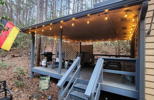 Sautee Nacoochee Cabin | Ruby's Haus | Hot Tub | Dog Friendly | Fireplace