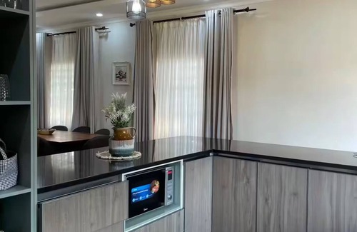 Lusaka House | Ruby's Haven w/Back up power supply