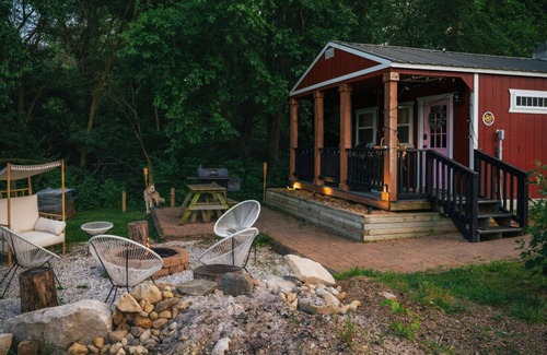 West Newton Cabin | Ruby’s Red Cabin Hot Tub Nature Horses Indy