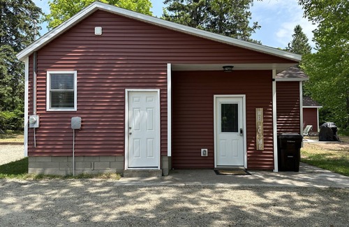 Munising Cabin | Rudolph's Cabin in Christmas-near PRNL