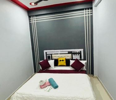 Faizabad House | Rudra Prabha Guest House front of Ram Mandir VIP gate number 11 Ayodhya dham railway station 200 metre