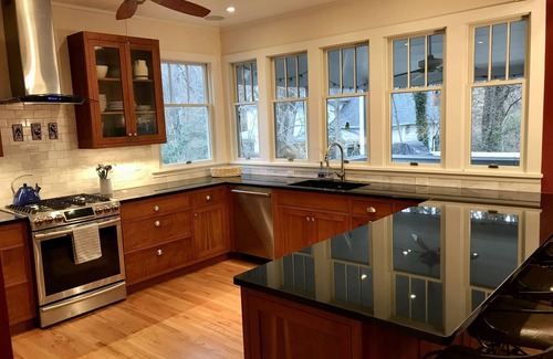 Barracks Rugby House | Rugby area home-Perfect for UVa Graduation (one mile from the Rotunda)