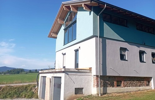 Waldmuenchen Apartment | Ruhig Gelegene Ferienwohnung mit Holzofen