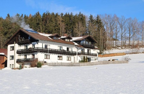 Viechtach Apartment | Ruhig gelegene FeWo (40m2) mit Balkon