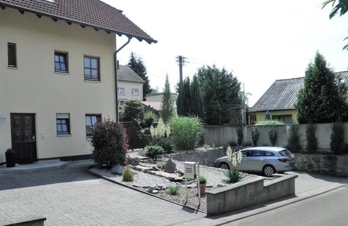 Gossersweiler Apartment | Ruhige Helle Ferienwohnung mit Eigener Terasse