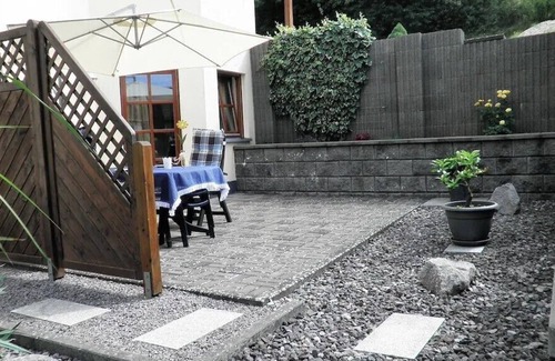 Gossersweiler Apartment | Ruhige Helle Ferienwohnung mit Eigener Terasse